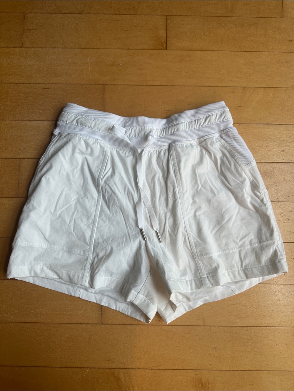 Lululemon Sz 2 White Drawstring Athletic Shorts